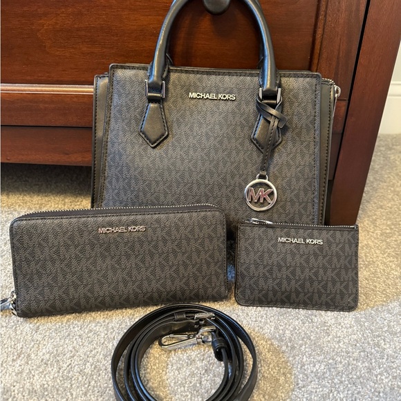 Michael Kors Hope Medium Logo and Leather Purse with Travel and Mini Wallet Set - Picture 1 of 10